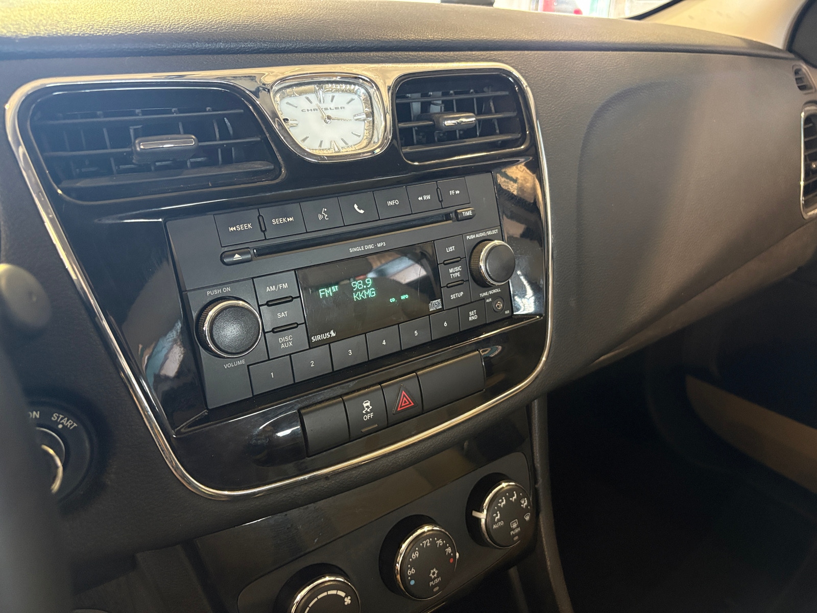 Thumbnail: 2012 Chrysler 200 - 4