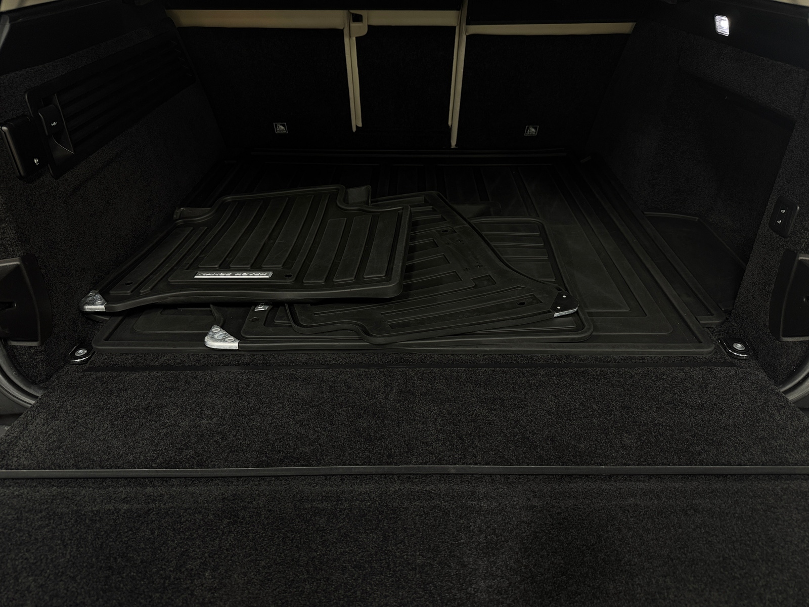 Thumbnail: 2021 Land Rover Range Rover - 6