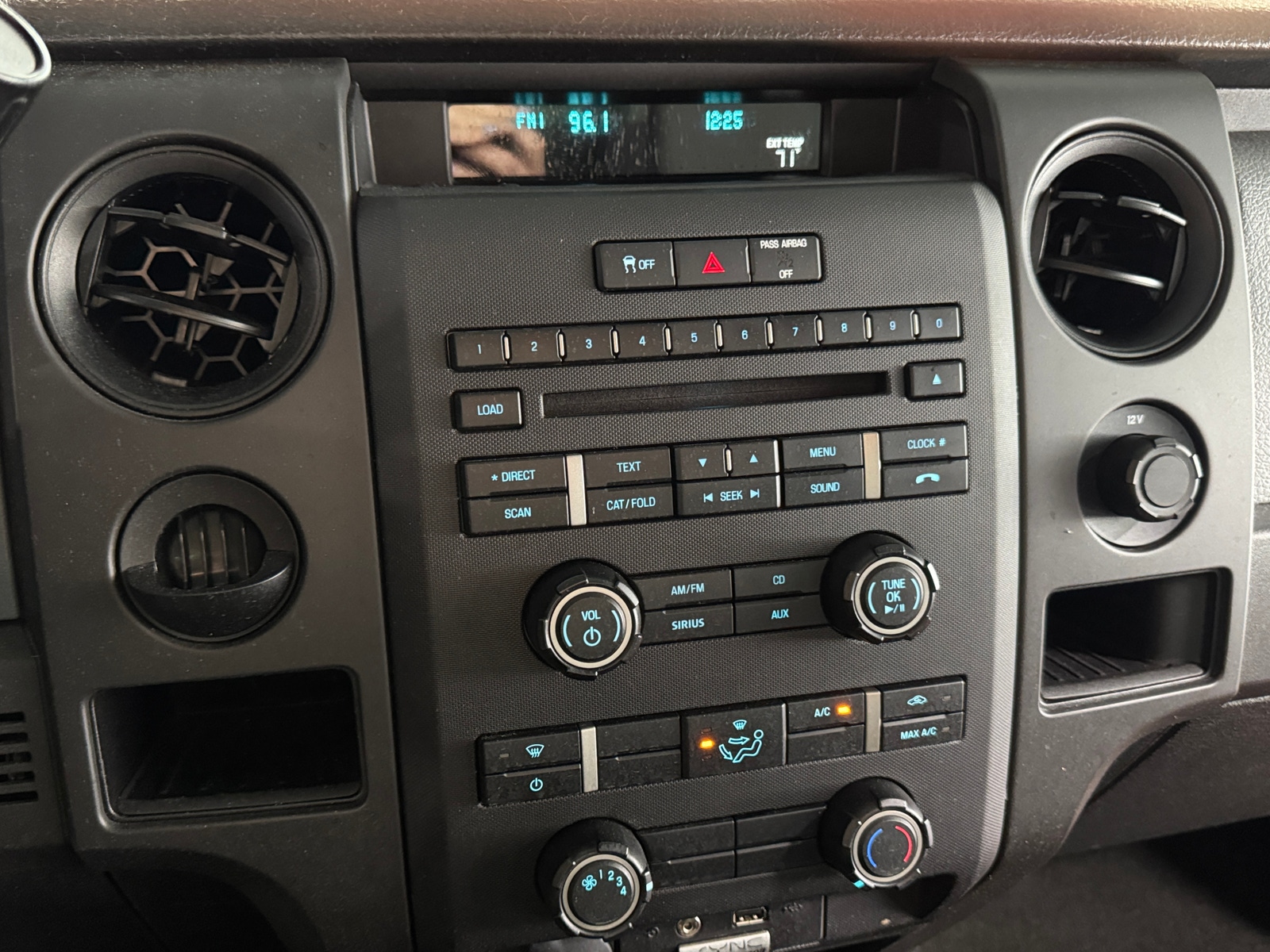 Thumbnail: 2013 Ford Econoline - 4