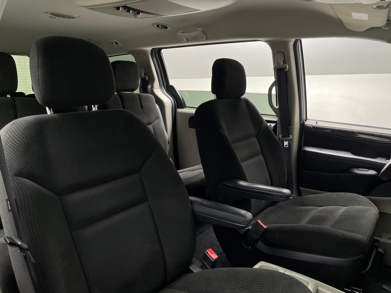Thumbnail: 2016 Dodge Grand Caravan - 2