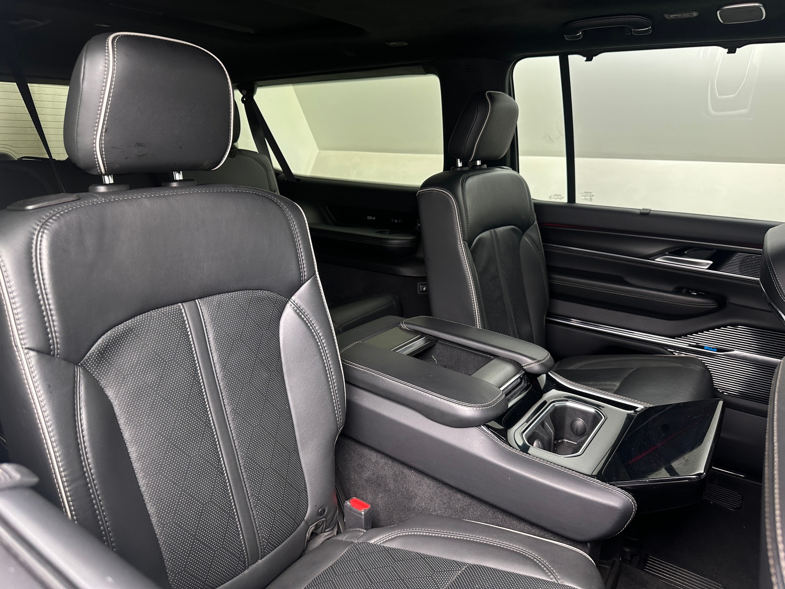 Thumbnail: 2024 Jeep Grand Wagoneer L - 5