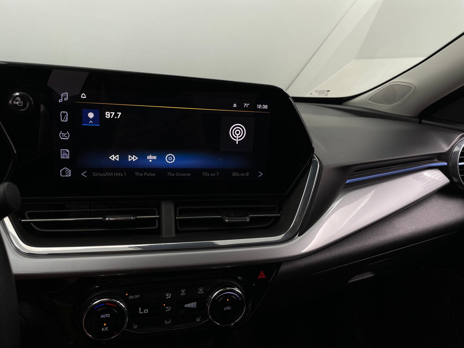 Thumbnail: 2025 Chevrolet Trax - 4