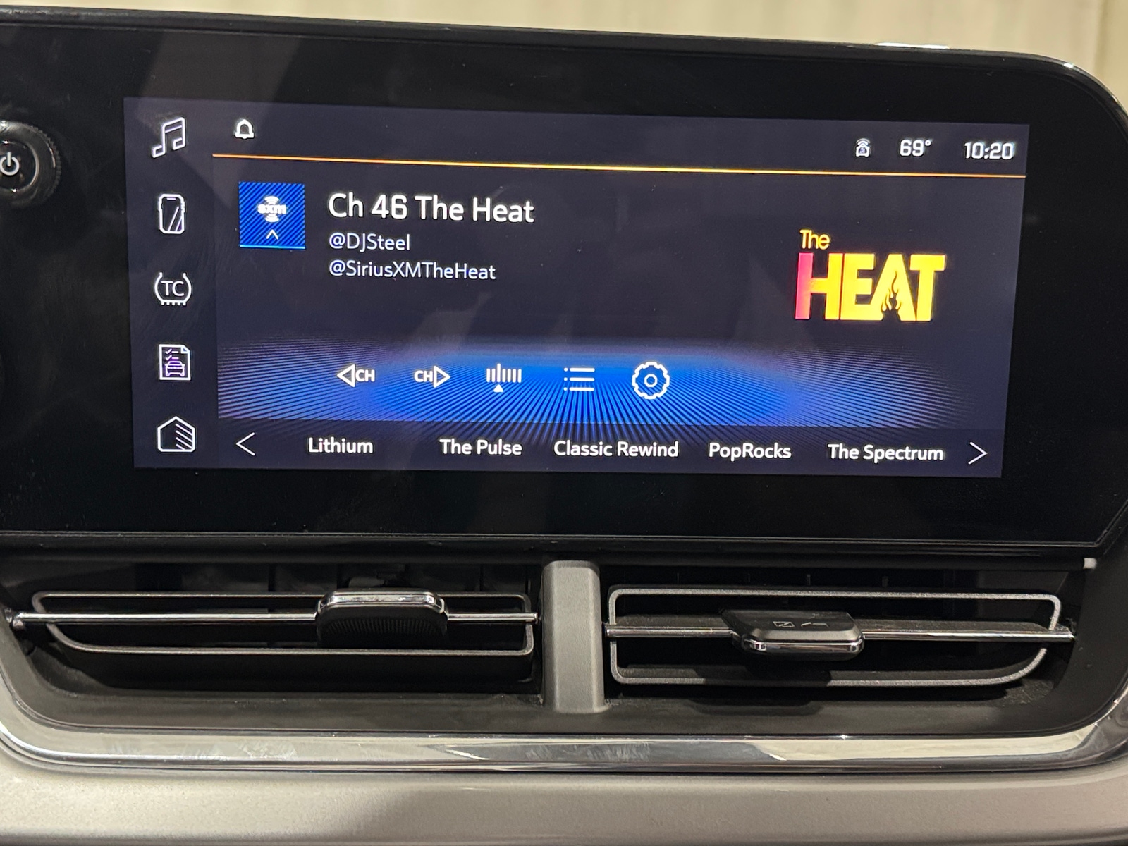 Thumbnail: 2025 Chevrolet Trax - 4
