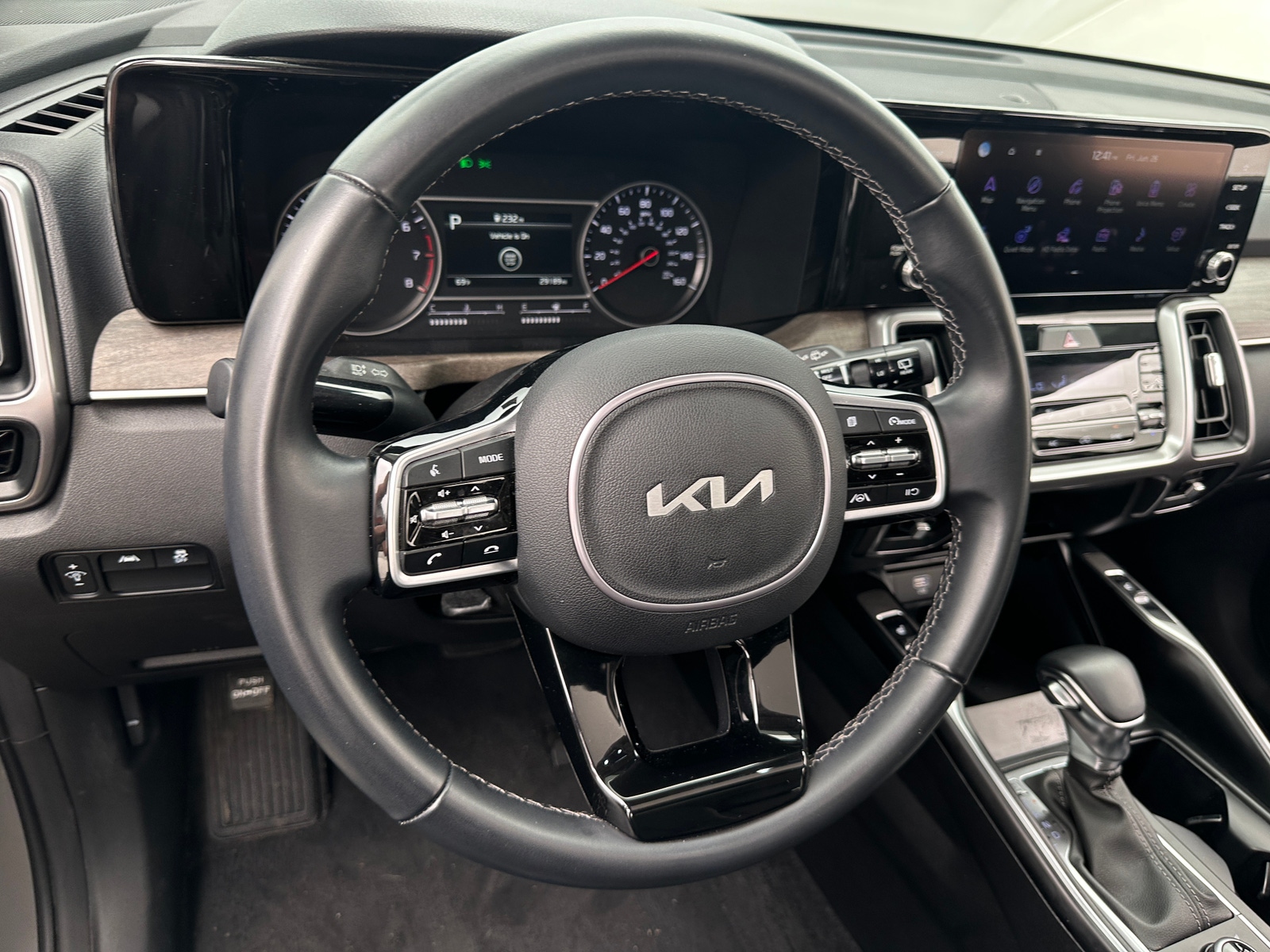 Thumbnail: 2023 Kia Sorento - 4