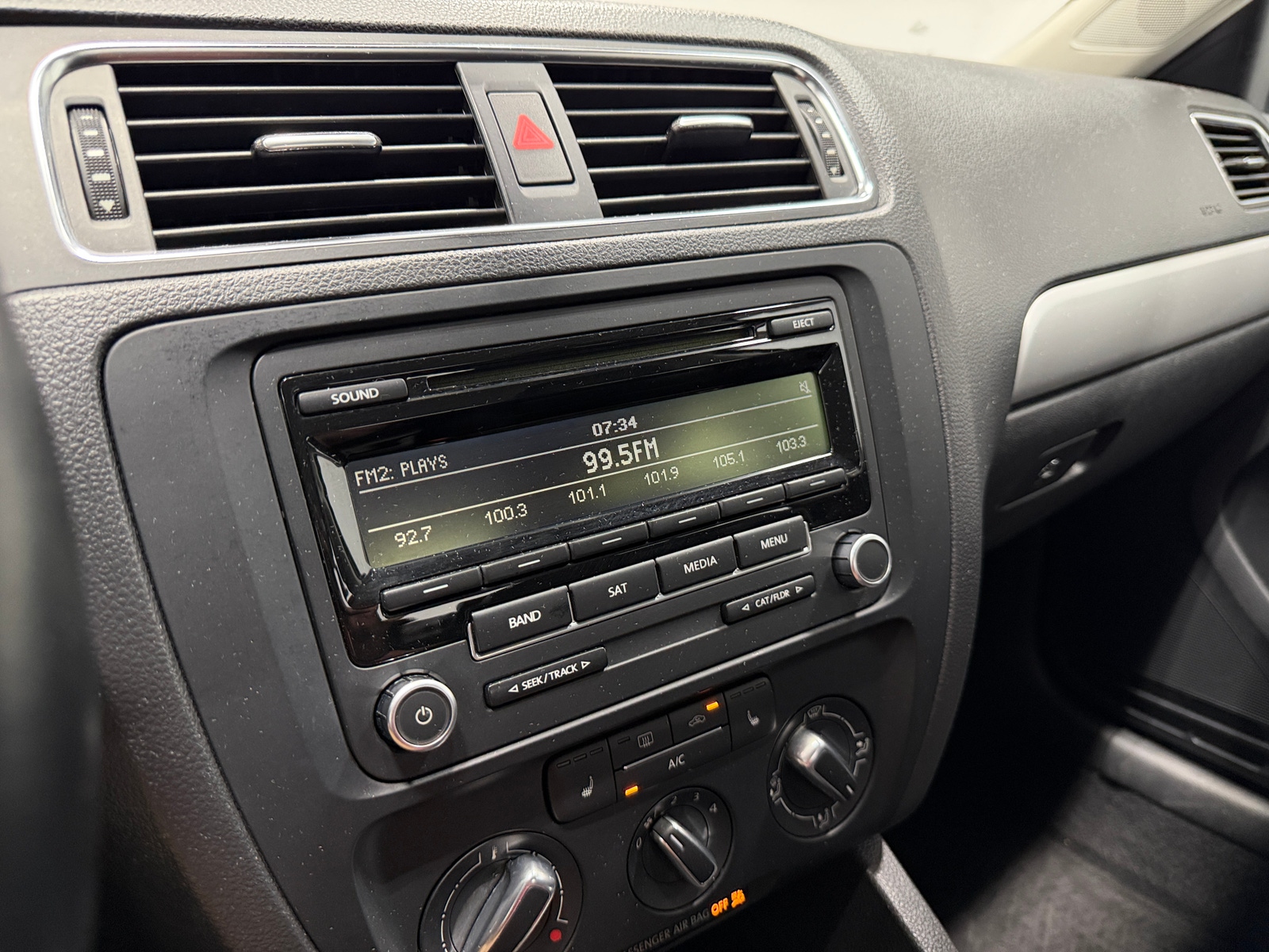 Thumbnail: 2013 Volkswagen Jetta - 3