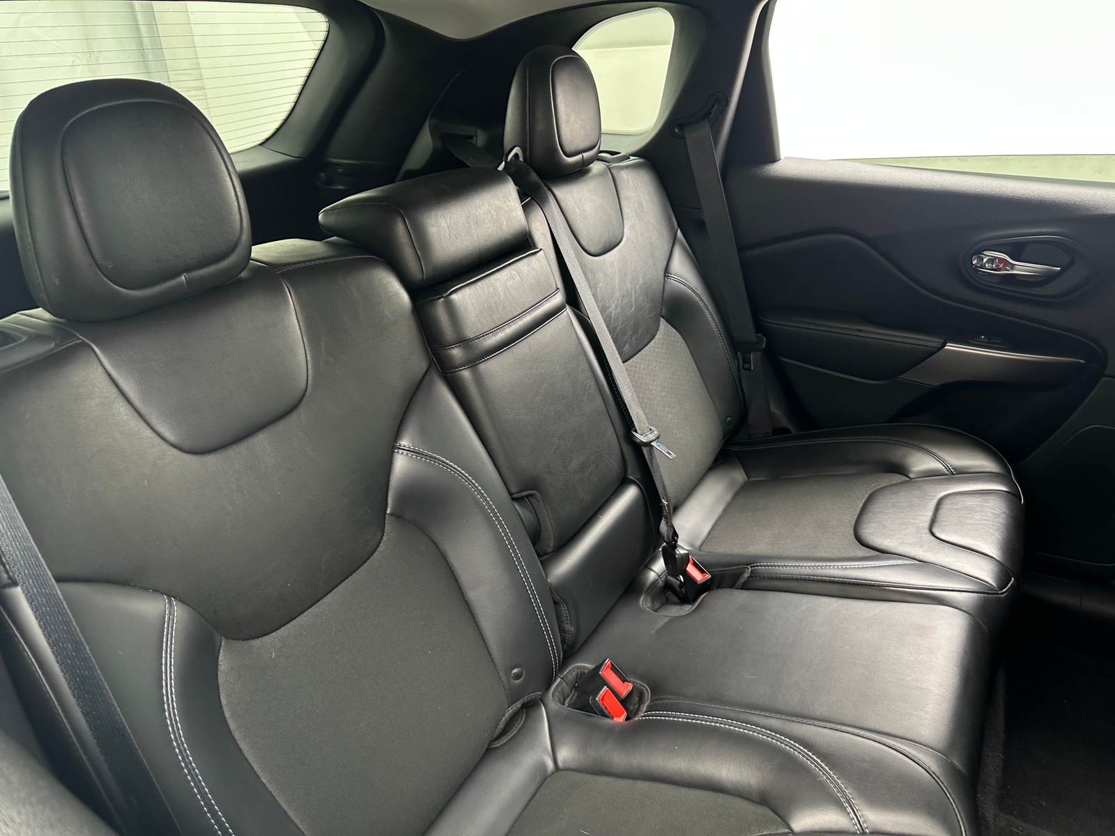 Thumbnail: 2019 Jeep Cherokee - 6