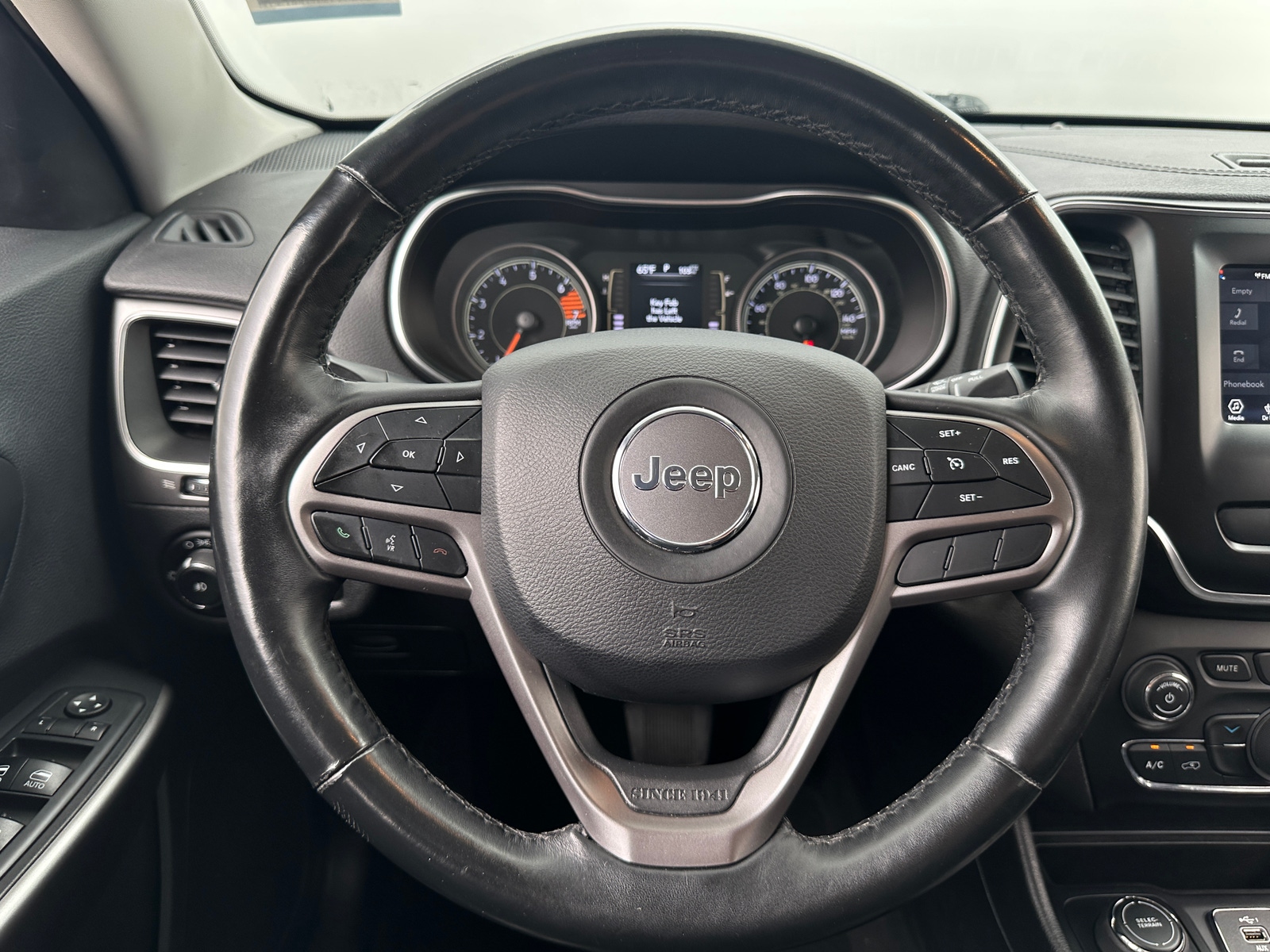 Thumbnail: 2019 Jeep Cherokee - 5