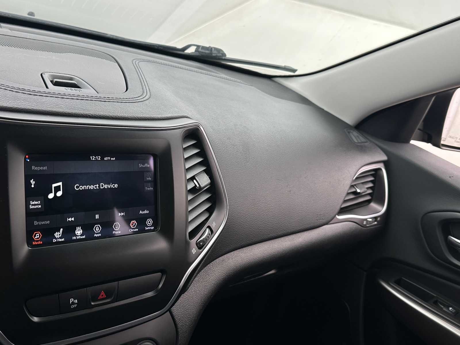 Thumbnail: 2019 Jeep Cherokee - 4
