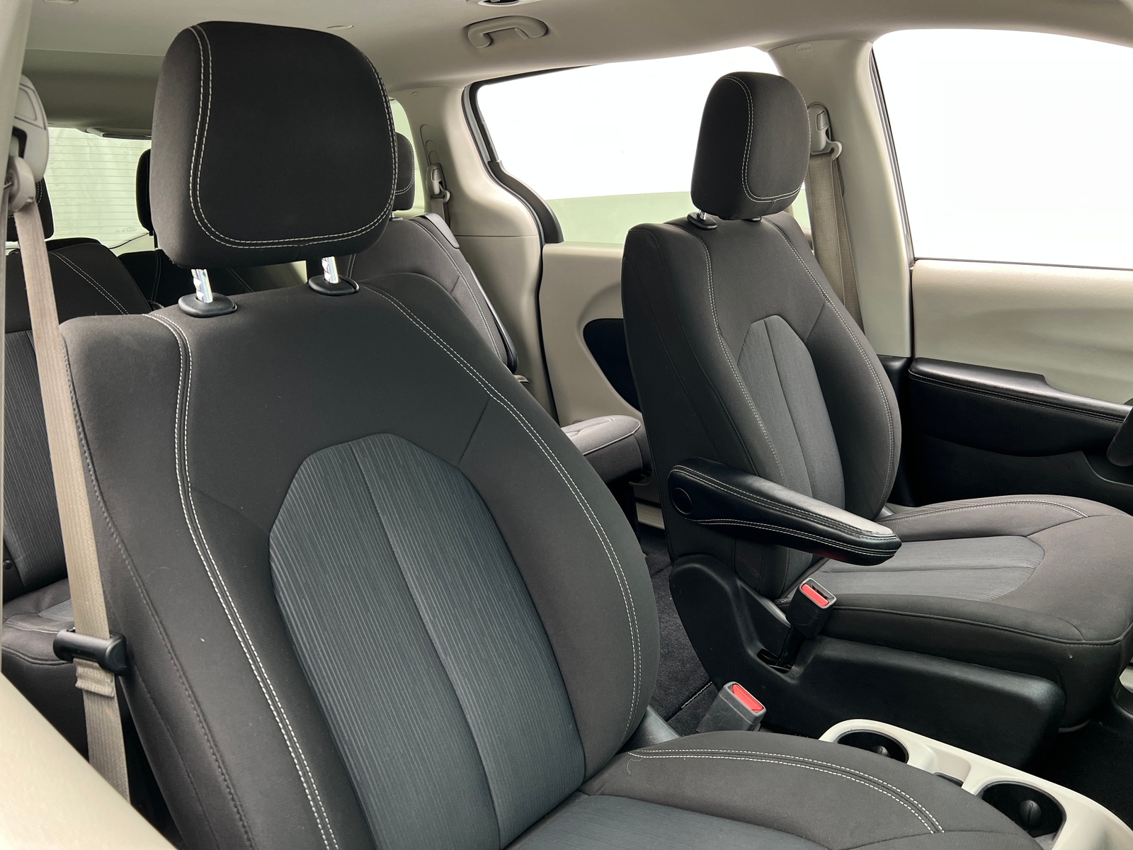 Thumbnail: 2022 Chrysler Voyager - 2