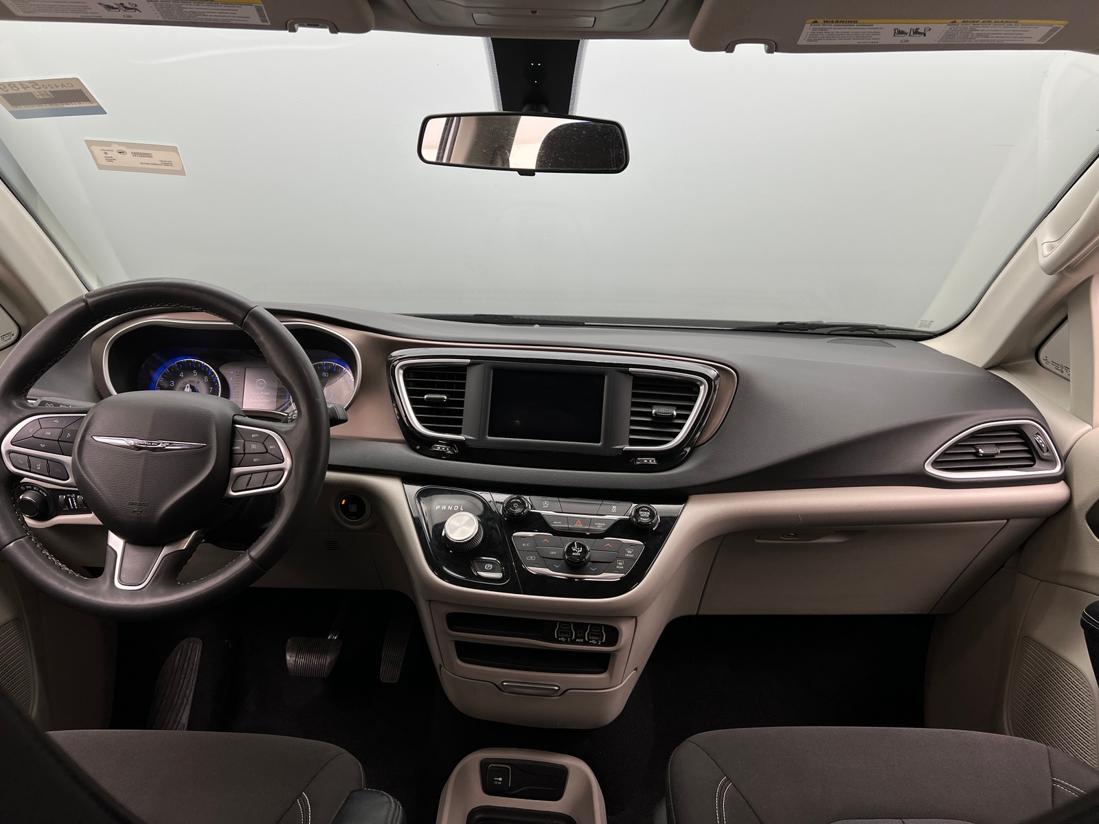 Thumbnail: 2022 Chrysler Voyager - 3
