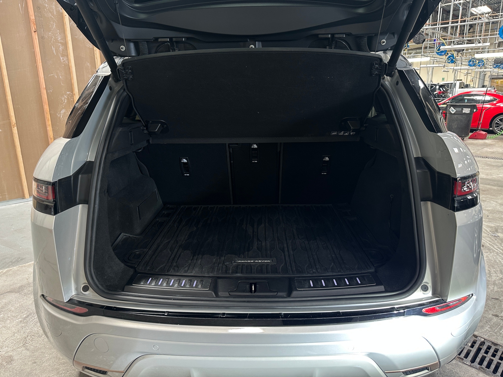 Thumbnail: 2020 Land Rover Range Rover Evoque - 6
