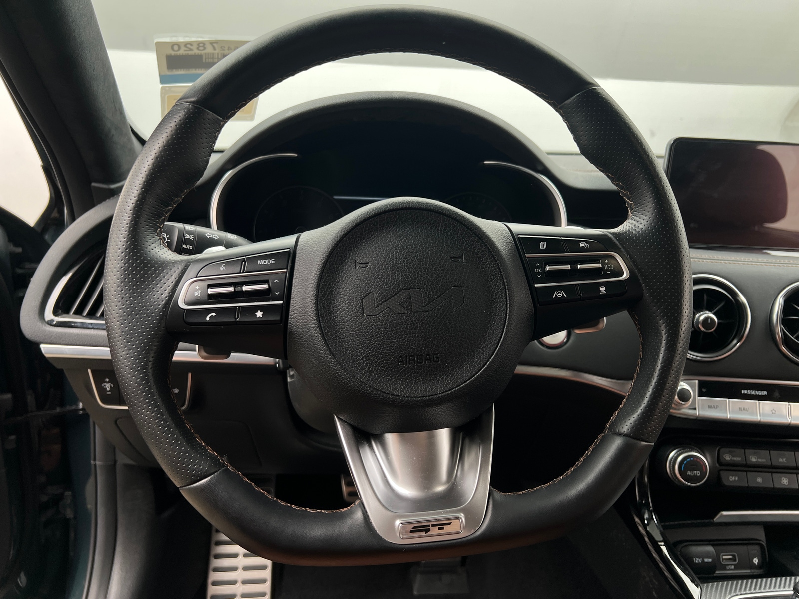 Thumbnail: 2023 Kia Stinger - 4