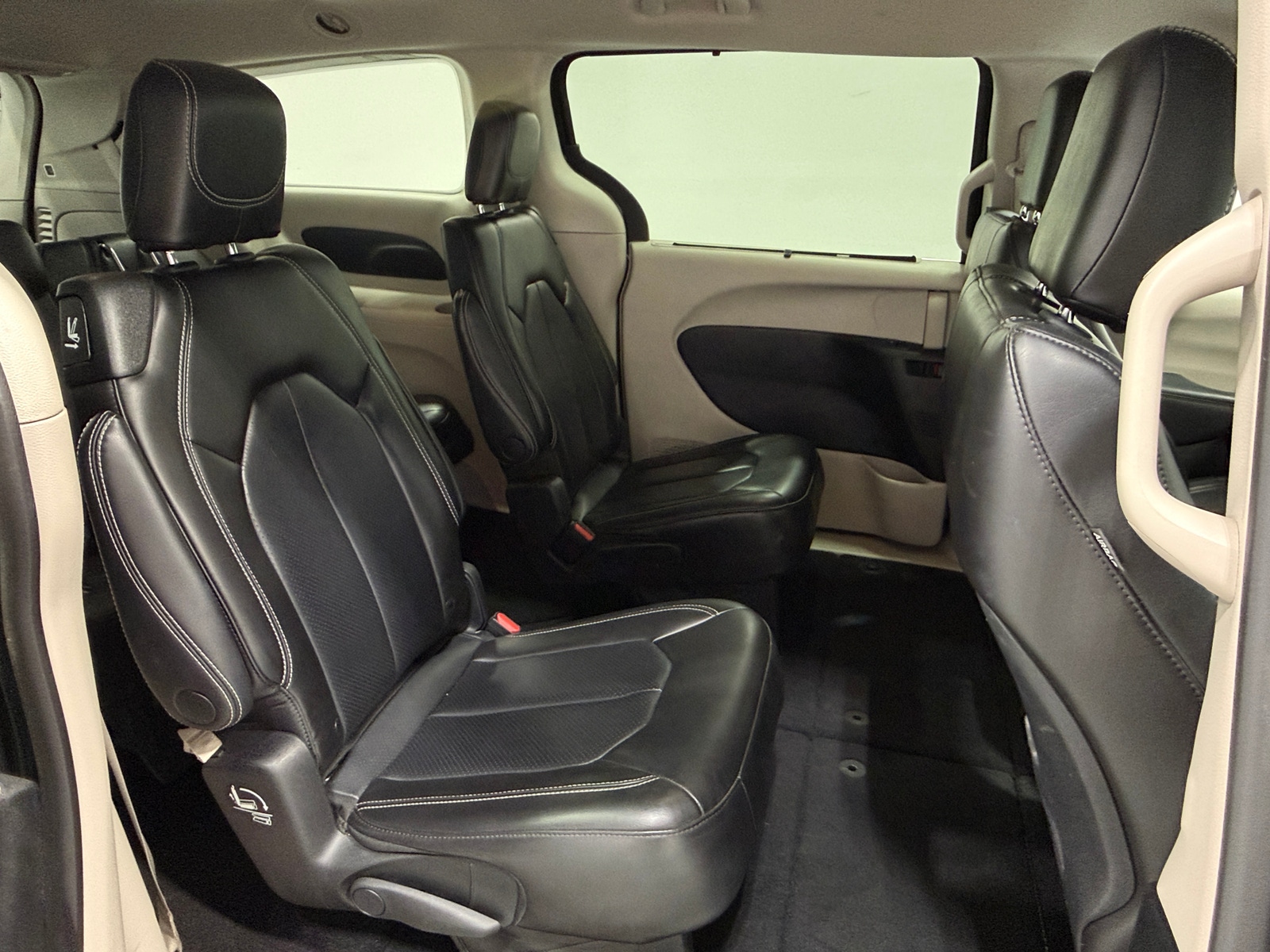 Thumbnail: 2023 Chrysler Pacifica - 5
