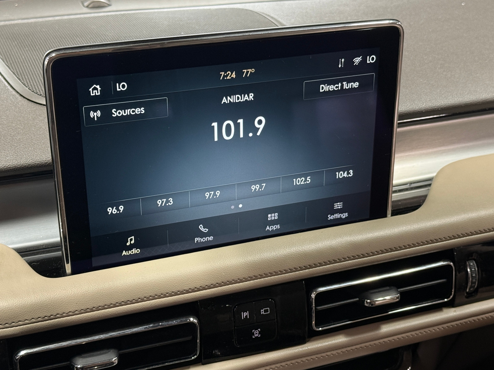 Thumbnail: 2020 Lincoln Aviator - 3