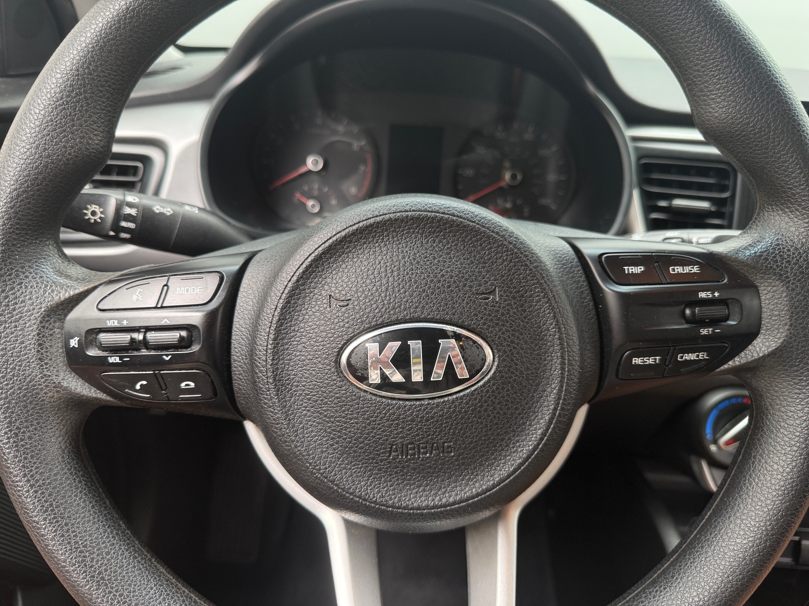 Thumbnail: 2020 Kia Rio - 5