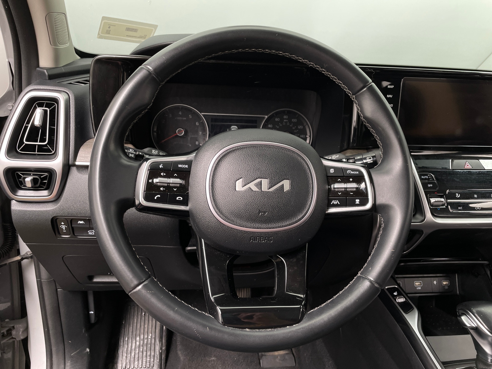 Thumbnail: 2023 Kia Sorento - 4