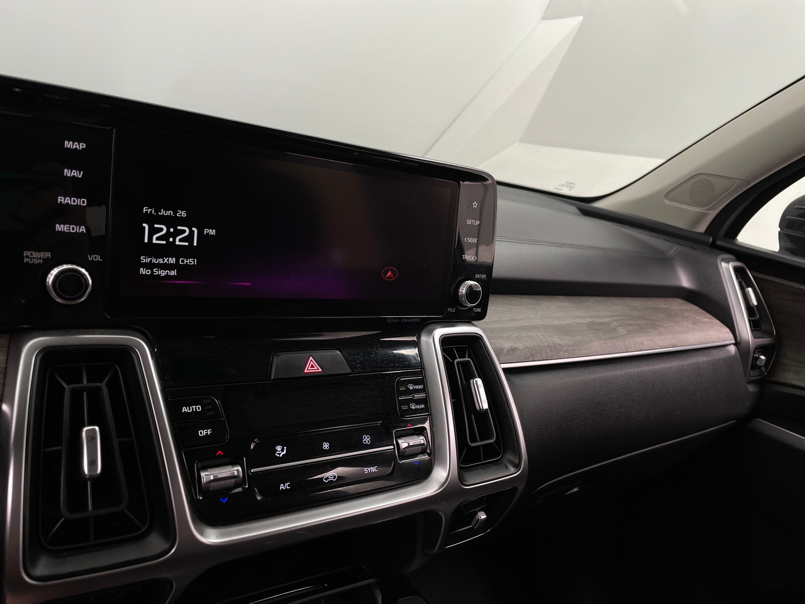 Thumbnail: 2023 Kia Sorento - 3