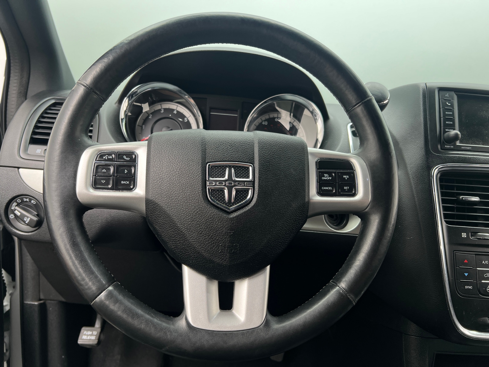 Thumbnail: 2017 Dodge Grand Caravan - 4