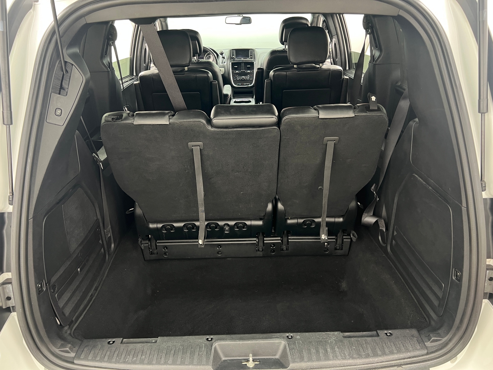 Thumbnail: 2017 Dodge Grand Caravan - 6