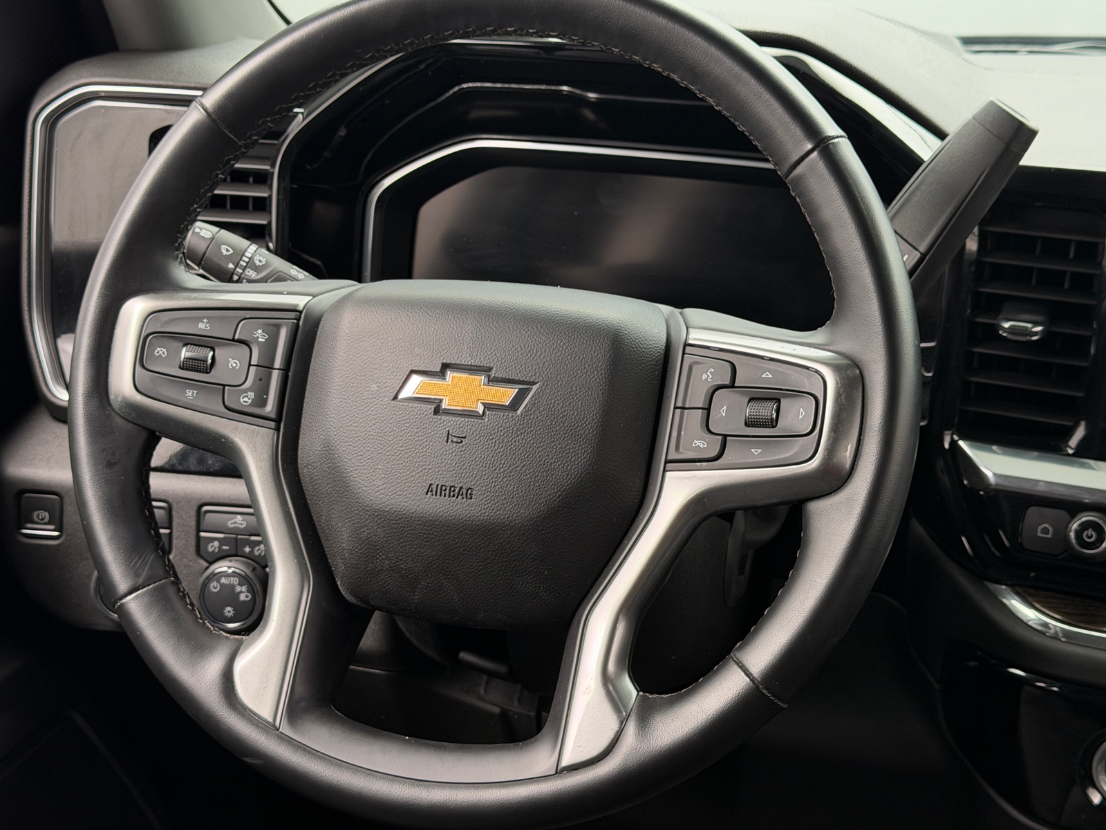 Thumbnail: 2023 Chevrolet Silverado 1500 - 5
