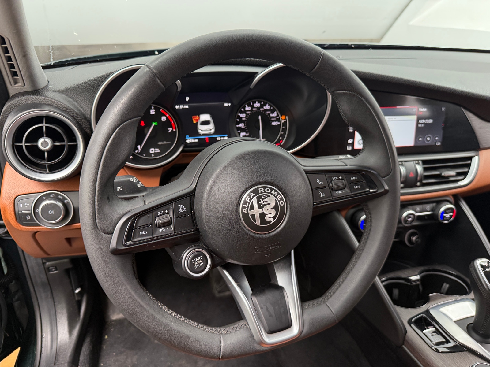 Thumbnail: 2021 Alfa Romeo Giulia - 4