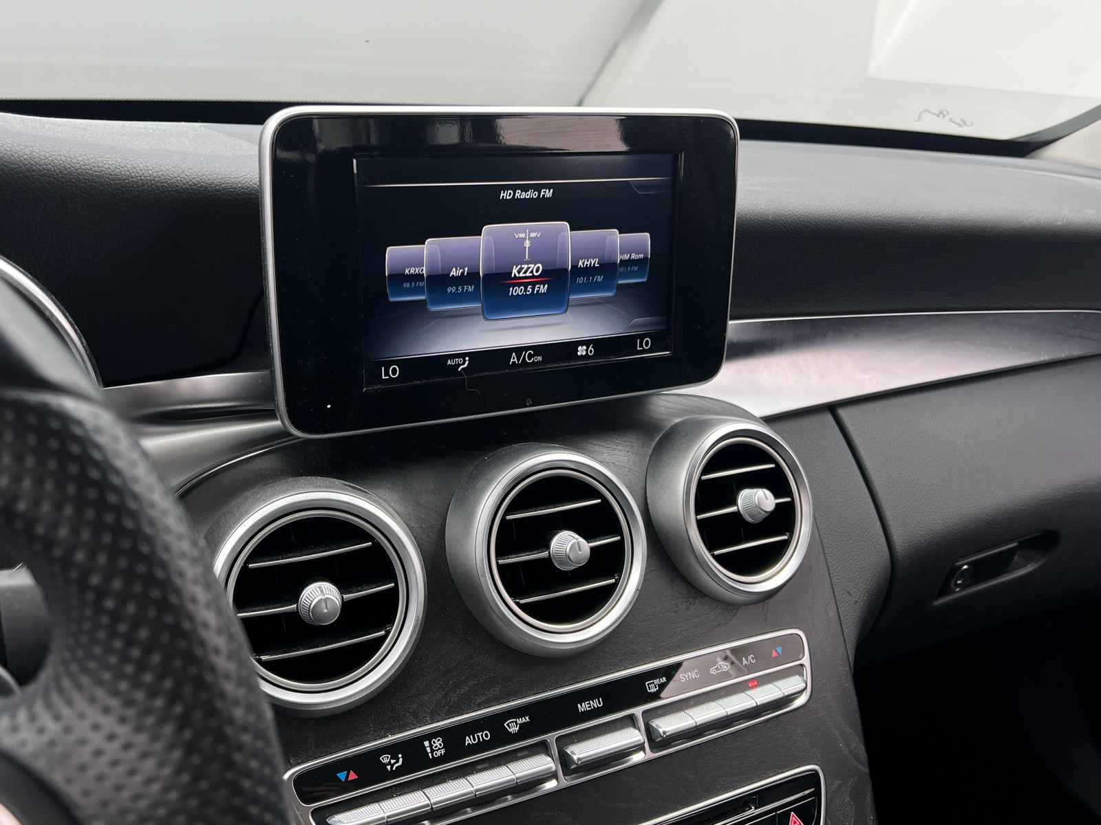Thumbnail: 2016 Mercedes-Benz C-Class - 3