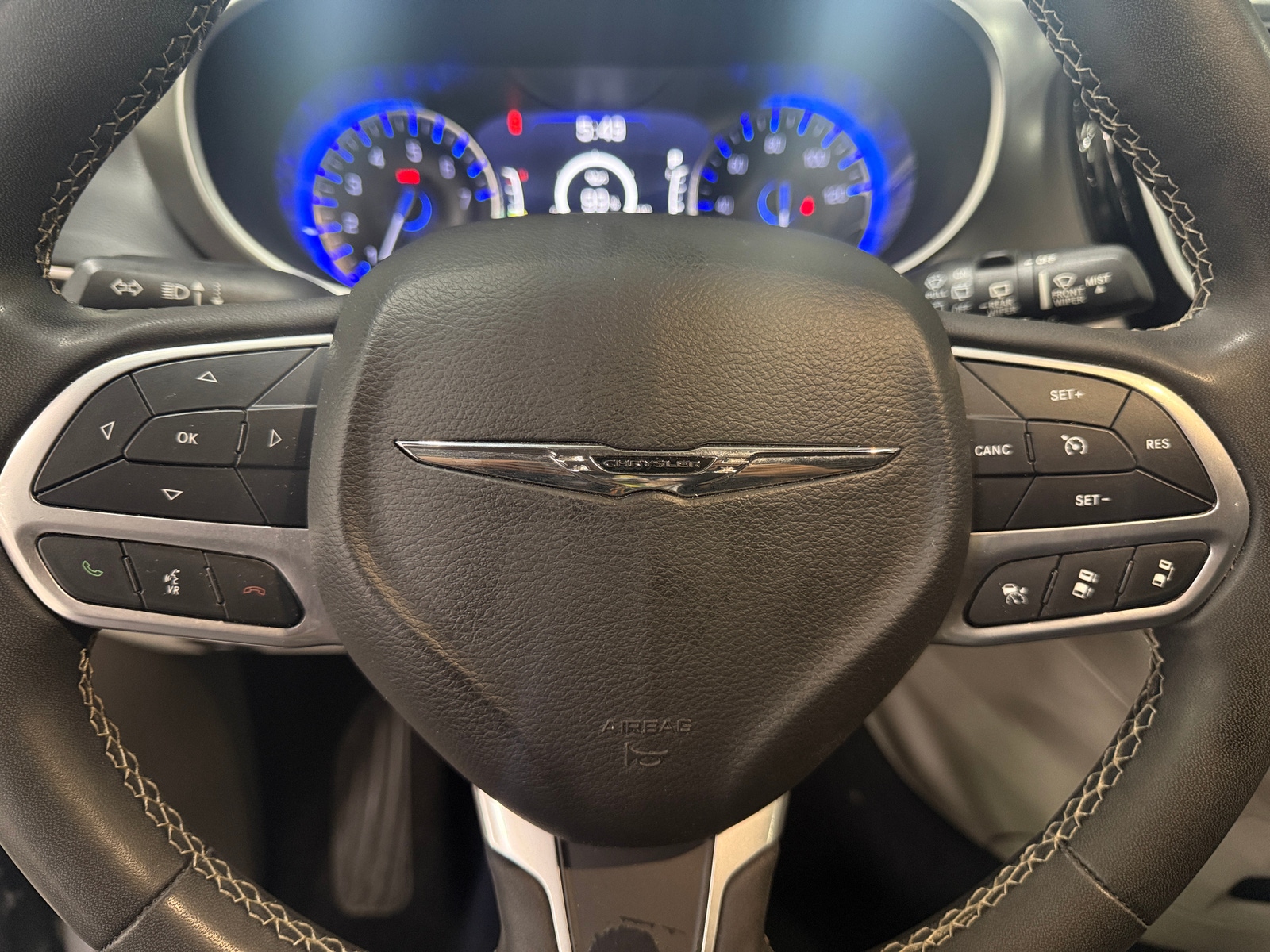 Thumbnail: 2022 Chrysler Pacifica - 4