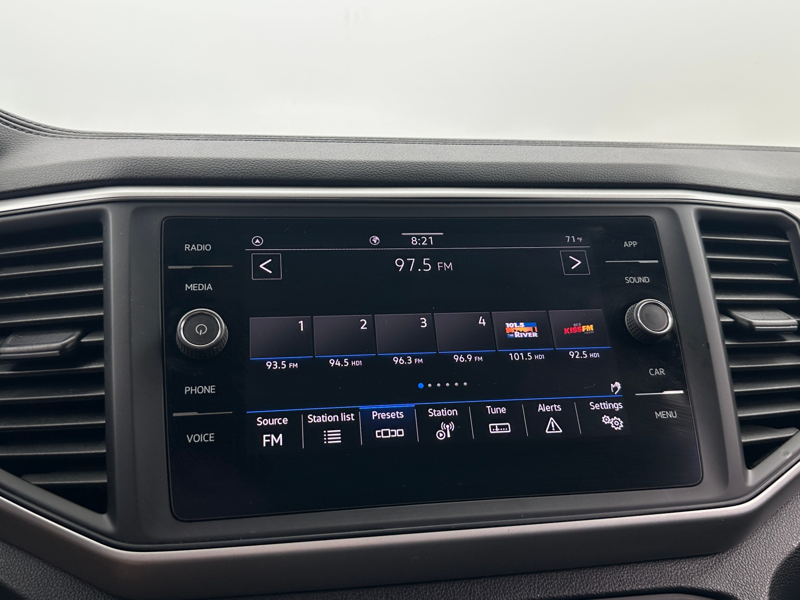 Thumbnail: 2021 Volkswagen Atlas - 3