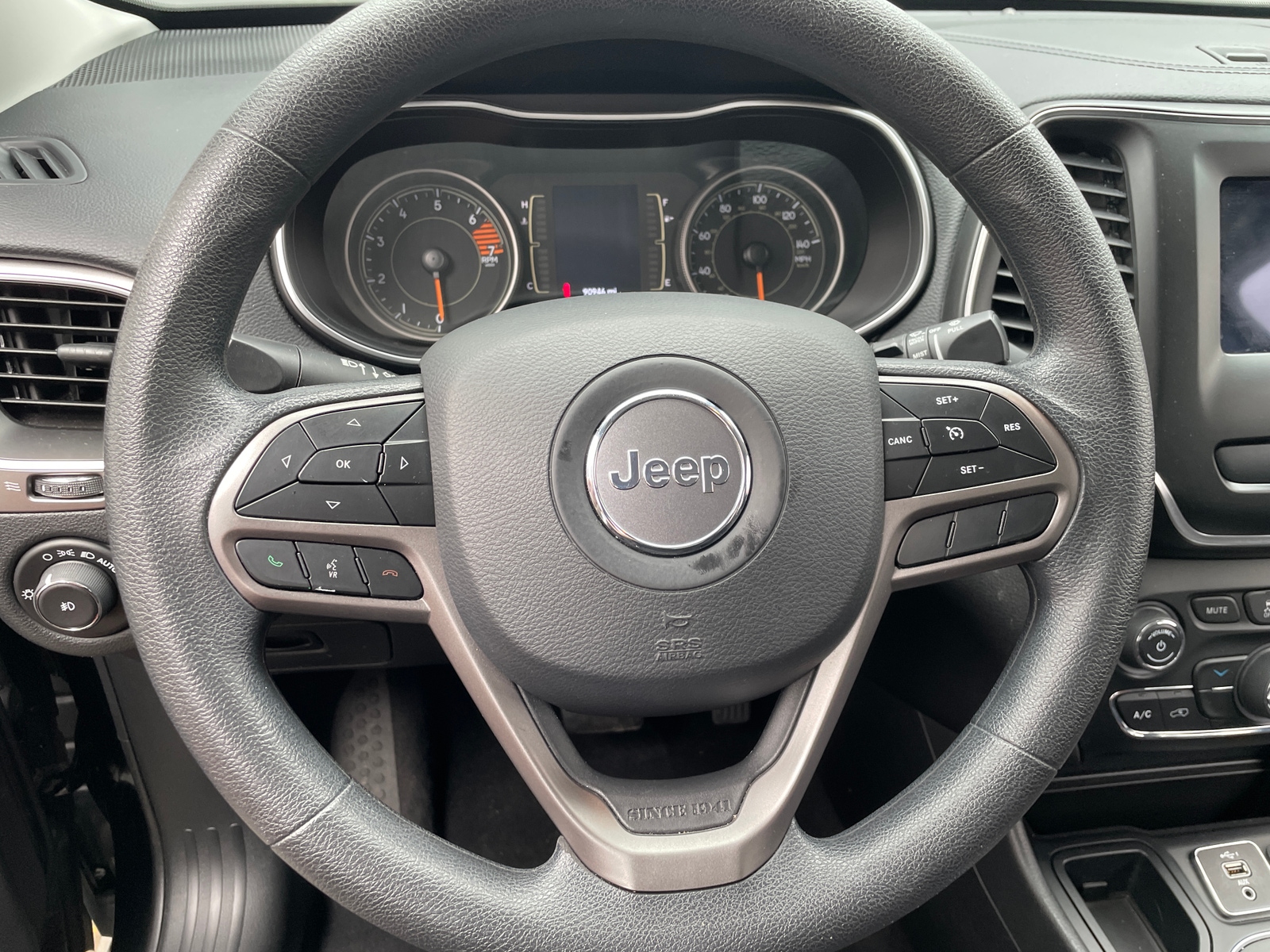 Thumbnail: 2019 Jeep Cherokee - 5