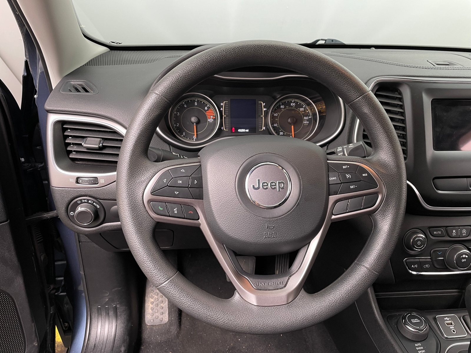 Thumbnail: 2021 Jeep Cherokee - 5