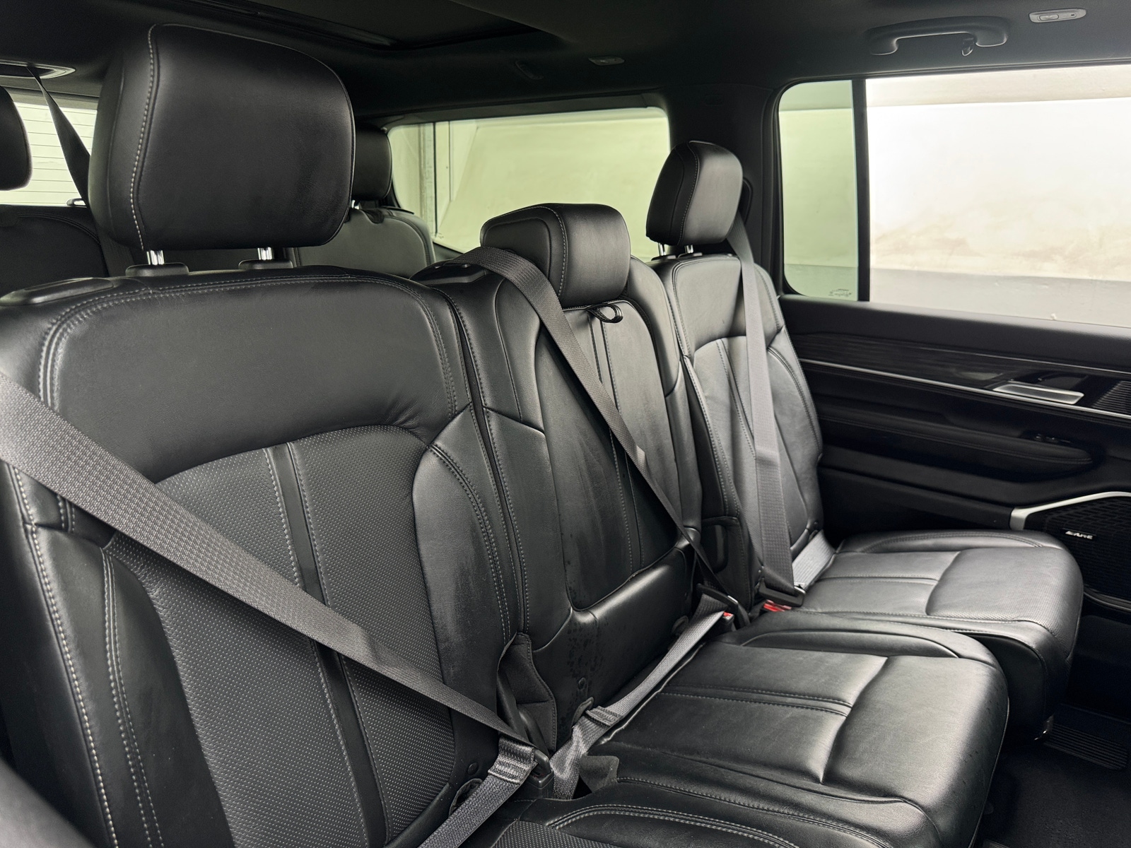 Thumbnail: 2022 Jeep Wagoneer - 5
