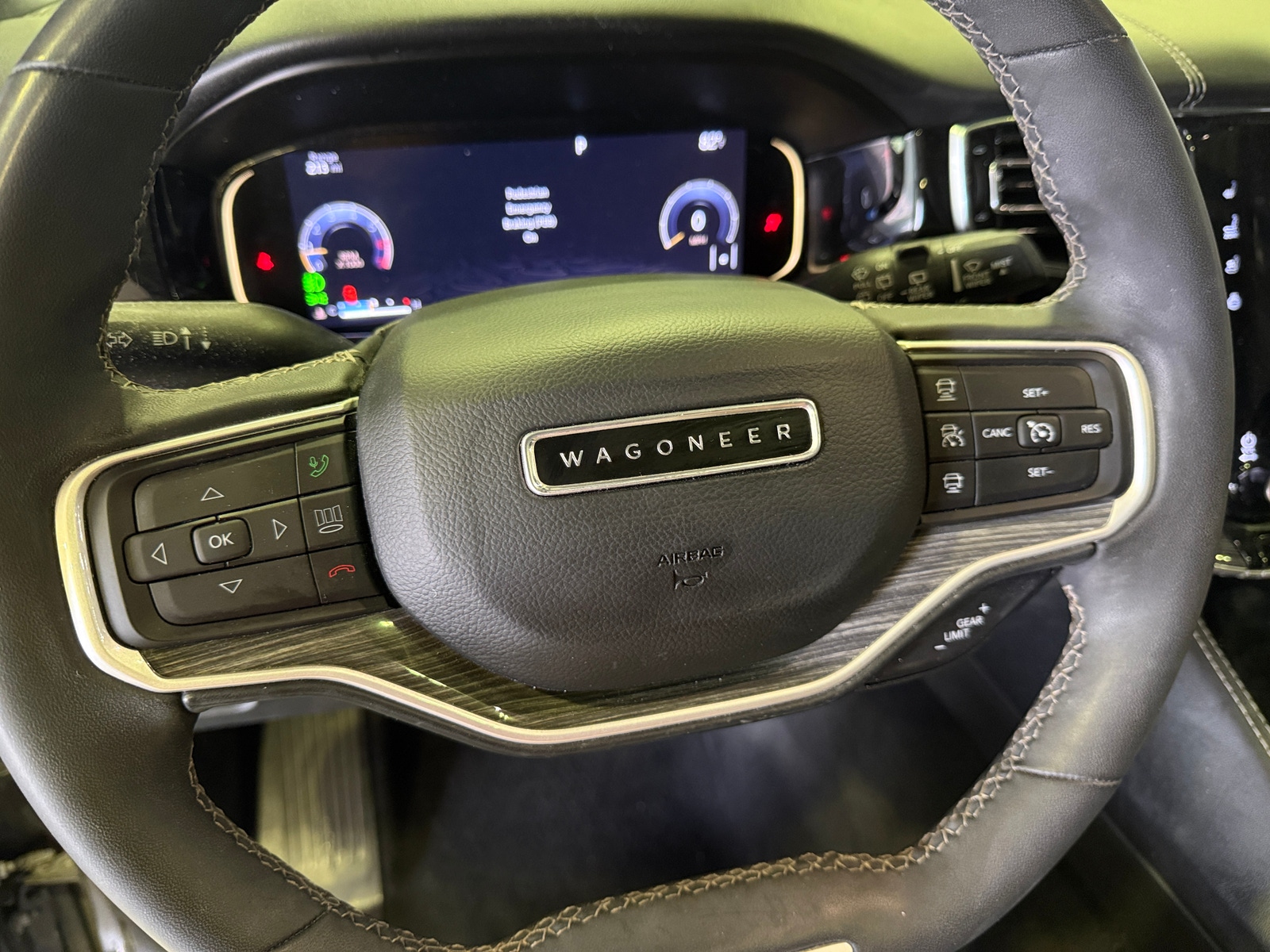 Thumbnail: 2022 Jeep Wagoneer - 4