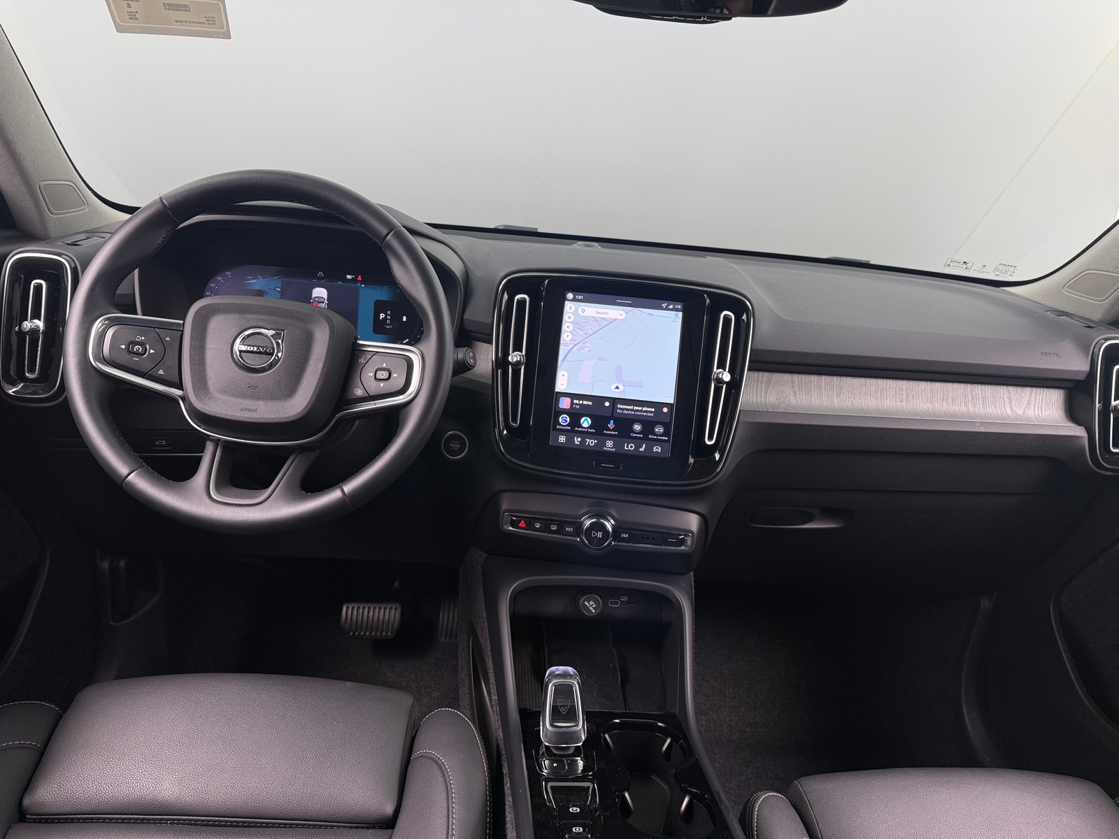 Thumbnail: 2026 Volvo XC40 - 3