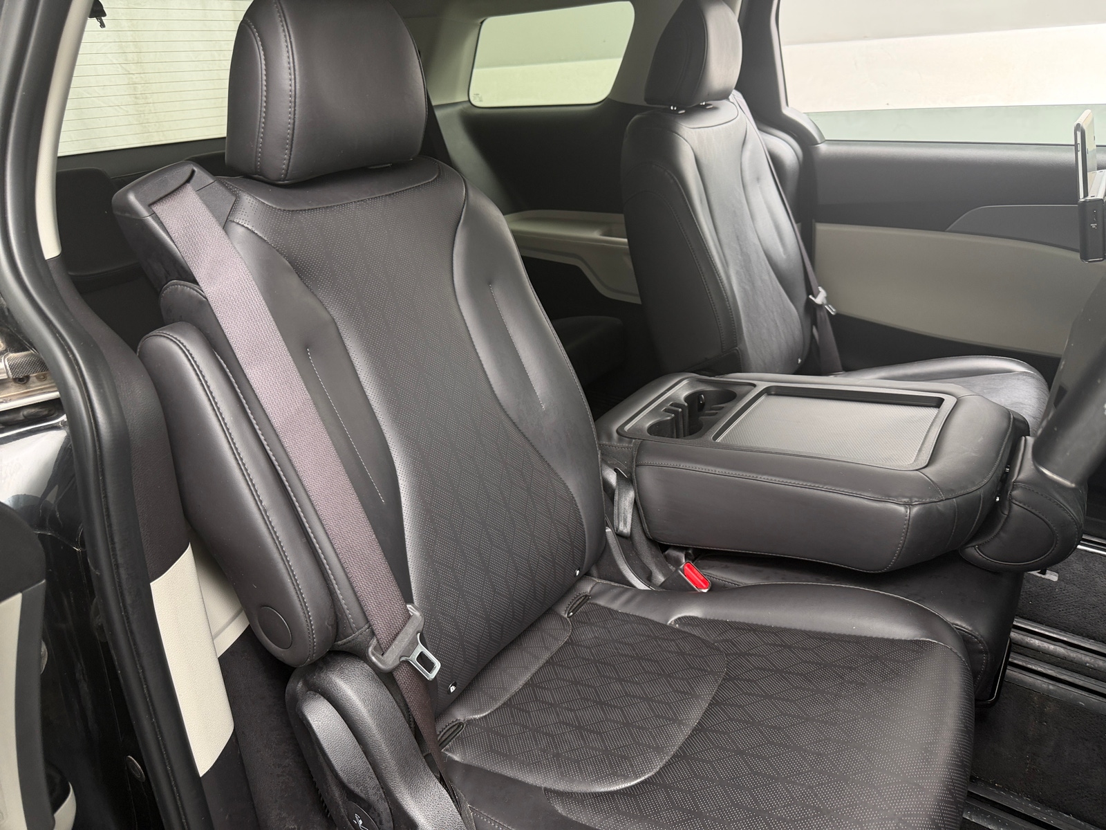Thumbnail: 2023 Kia Carnival - 5