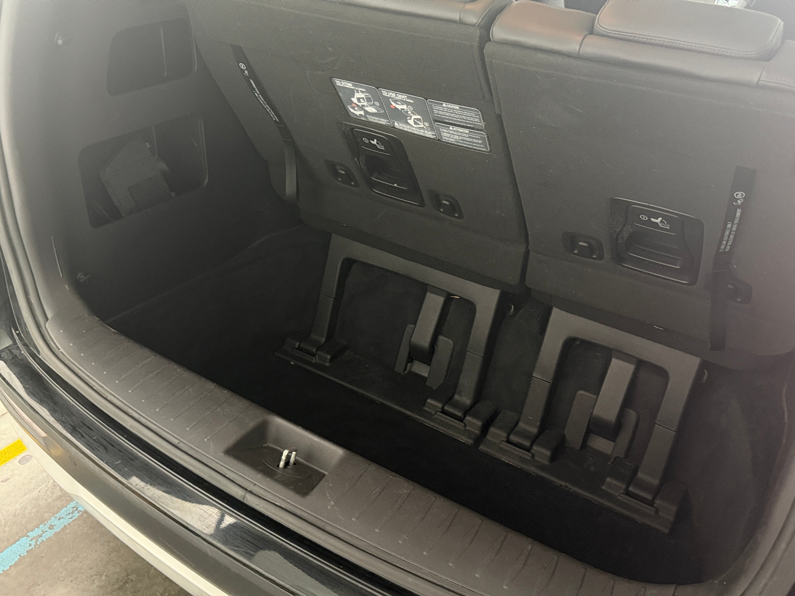 Thumbnail: 2023 Kia Carnival - 6