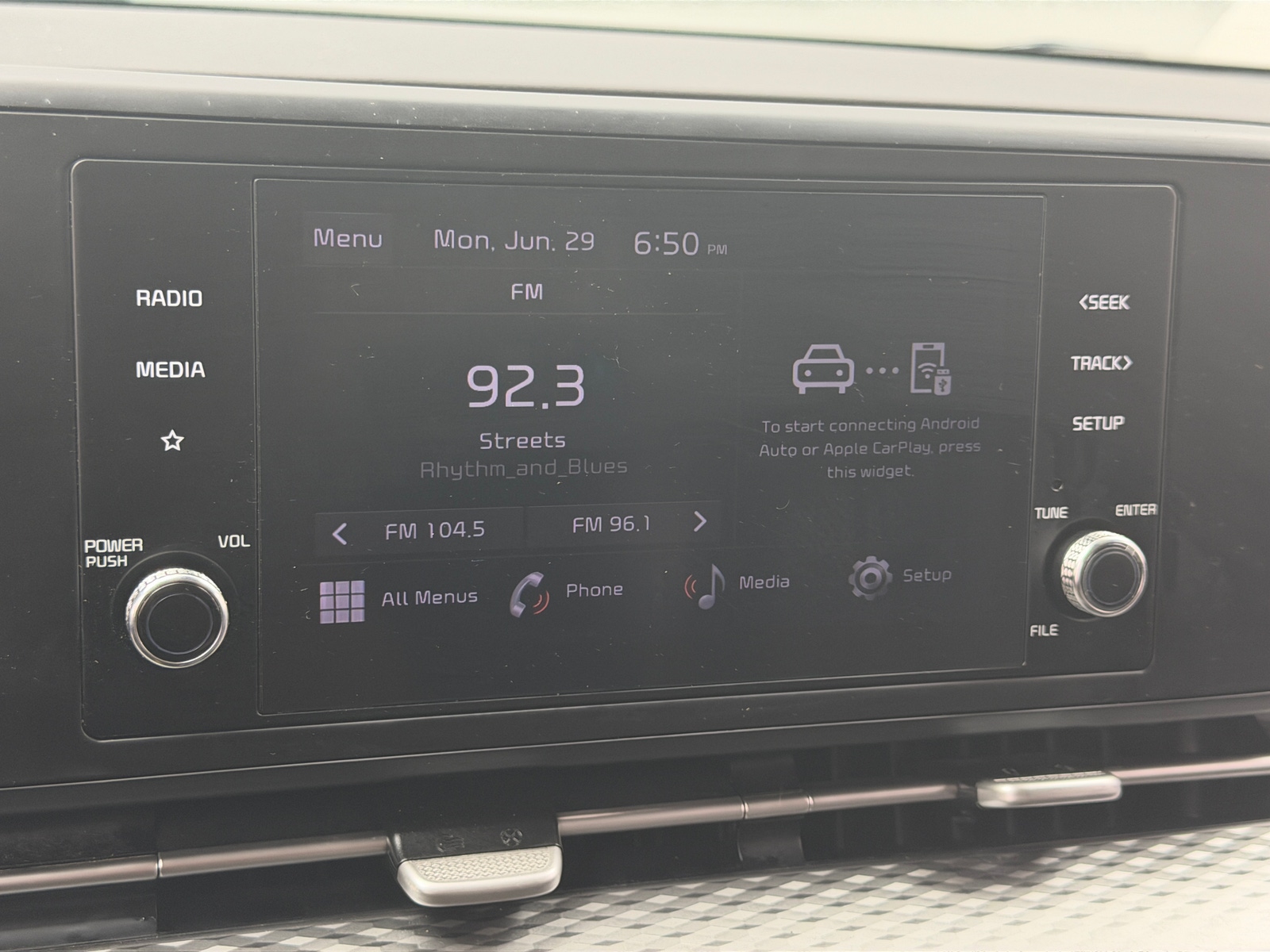 Thumbnail: 2023 Kia Carnival - 3