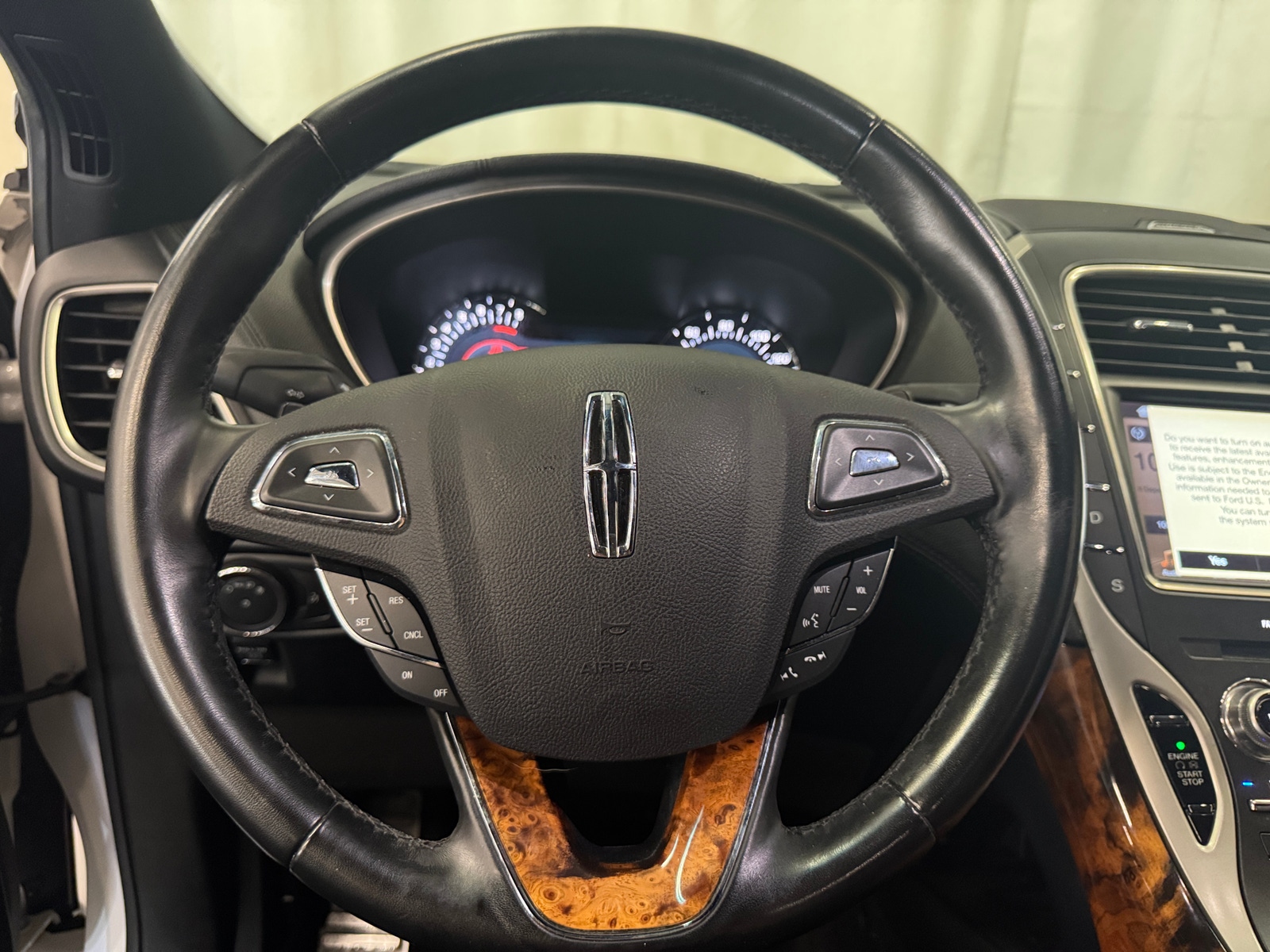 Thumbnail: 2017 Lincoln MKX - 4