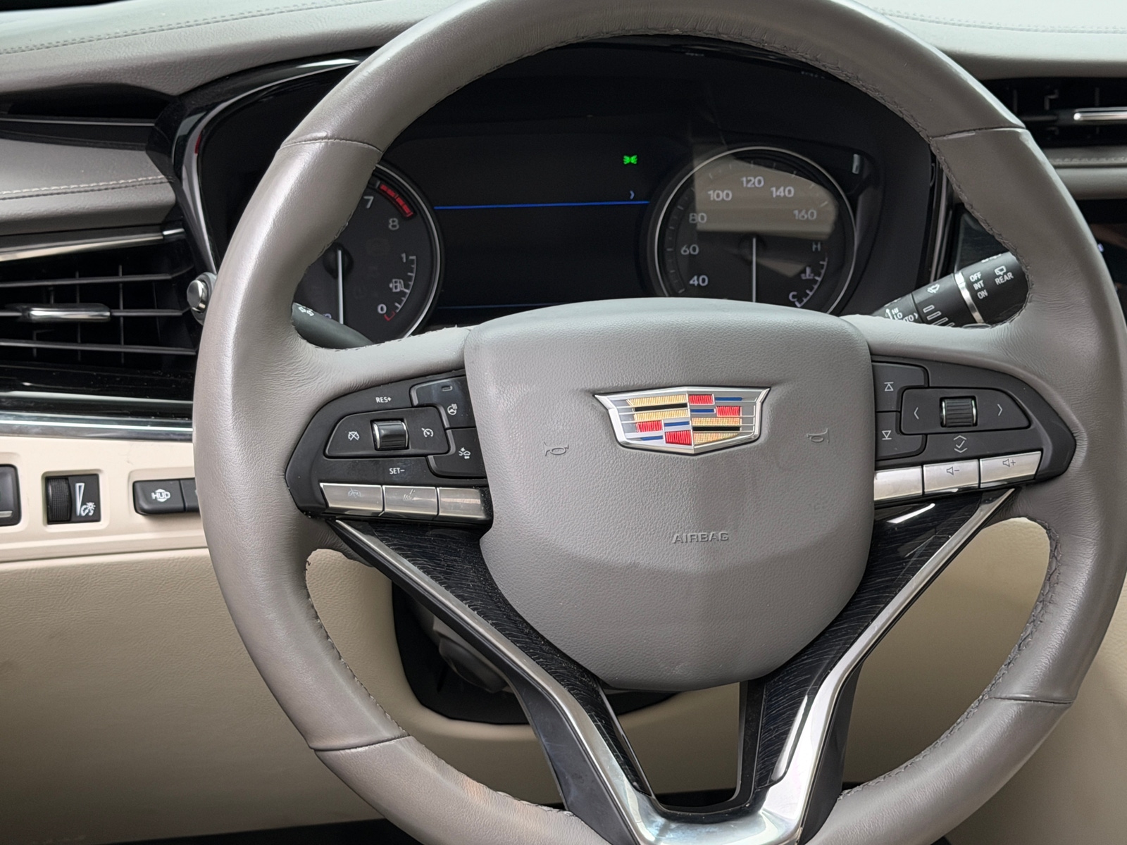 Thumbnail: 2021 Cadillac XT6 - 4