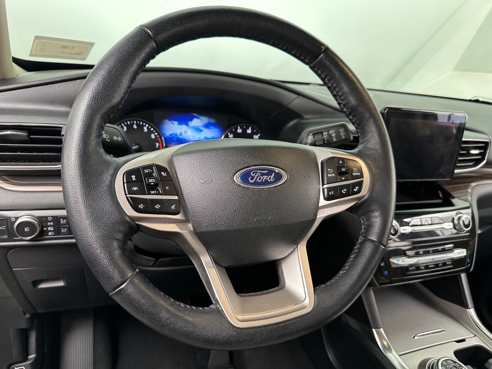 Thumbnail: 2022 Ford Explorer - 4