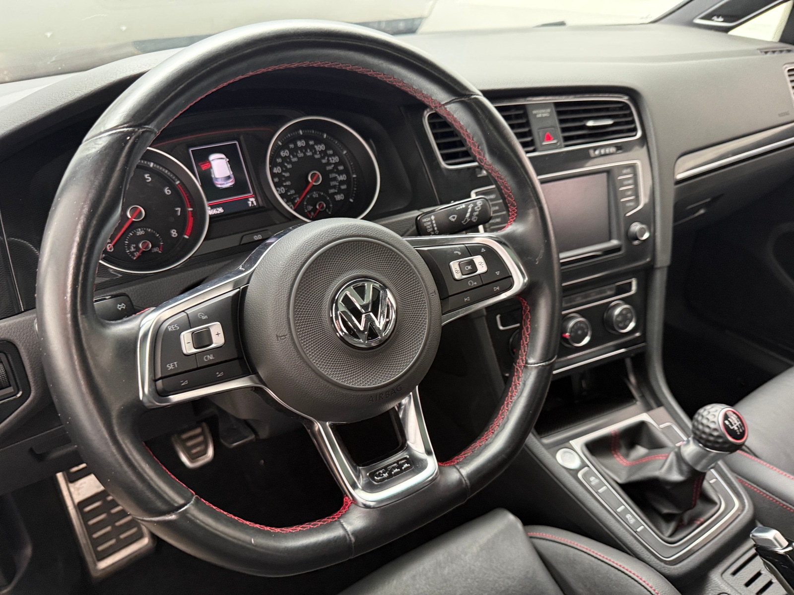 Thumbnail: 2017 Volkswagen Golf - 4