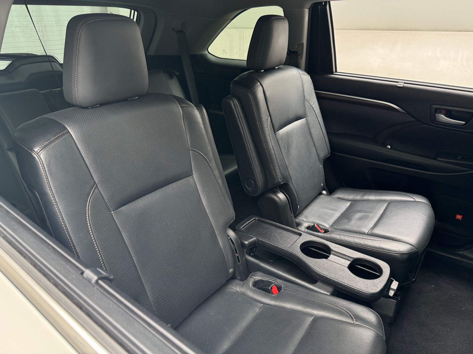 Thumbnail: 2015 Toyota Highlander - 4