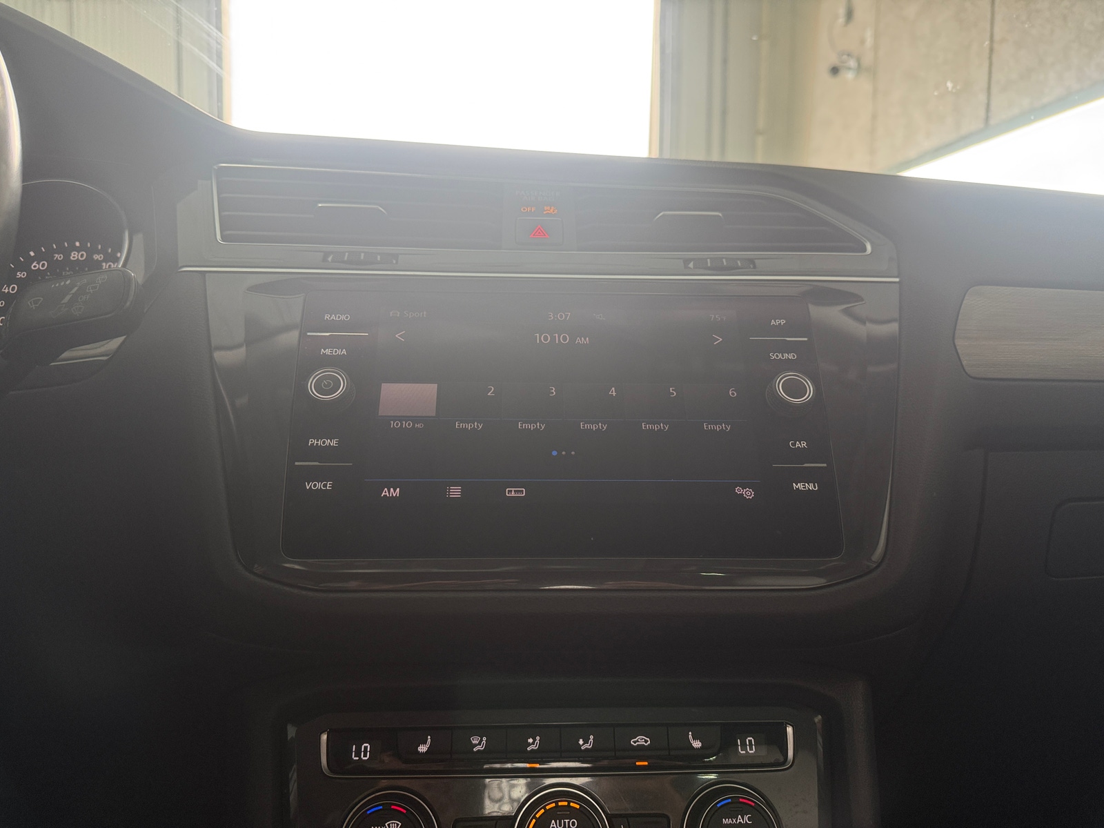 Thumbnail: 2018 Volkswagen Tiguan - 3