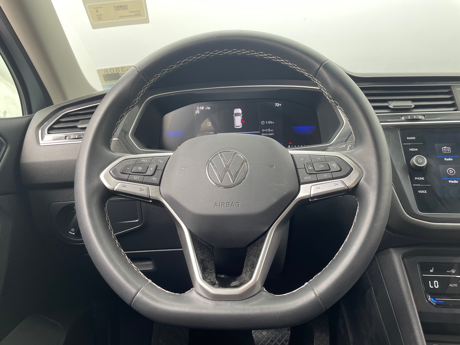 Thumbnail: 2023 Volkswagen Tiguan - 5
