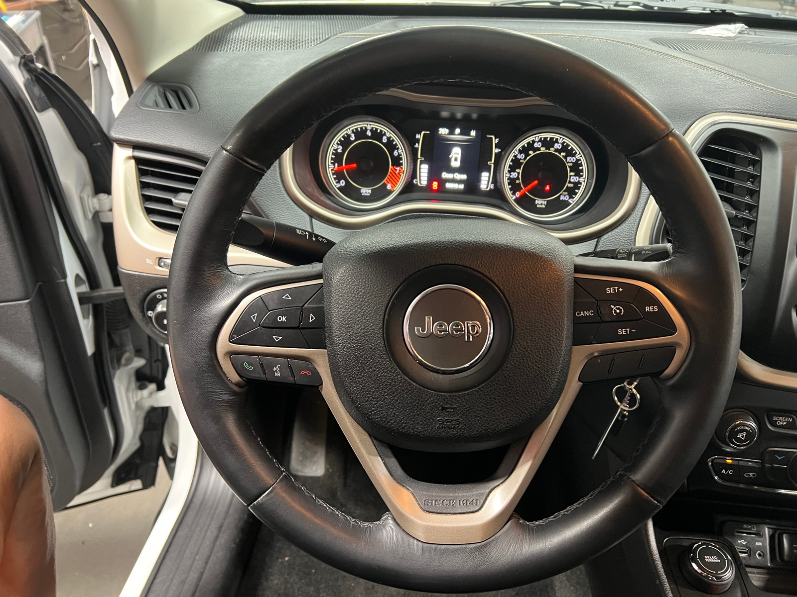 Thumbnail: 2015 Jeep Cherokee - 5