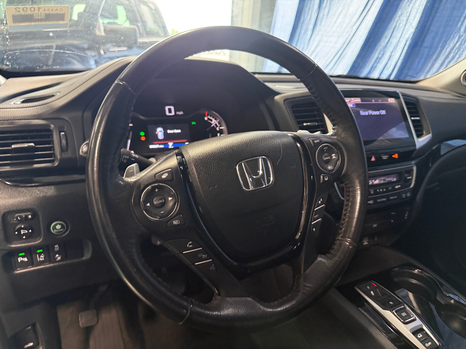 Thumbnail: 2017 Honda Pilot - 4