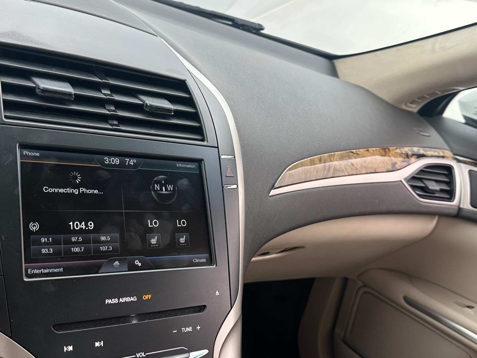Thumbnail: 2016 Lincoln MKZ - 3