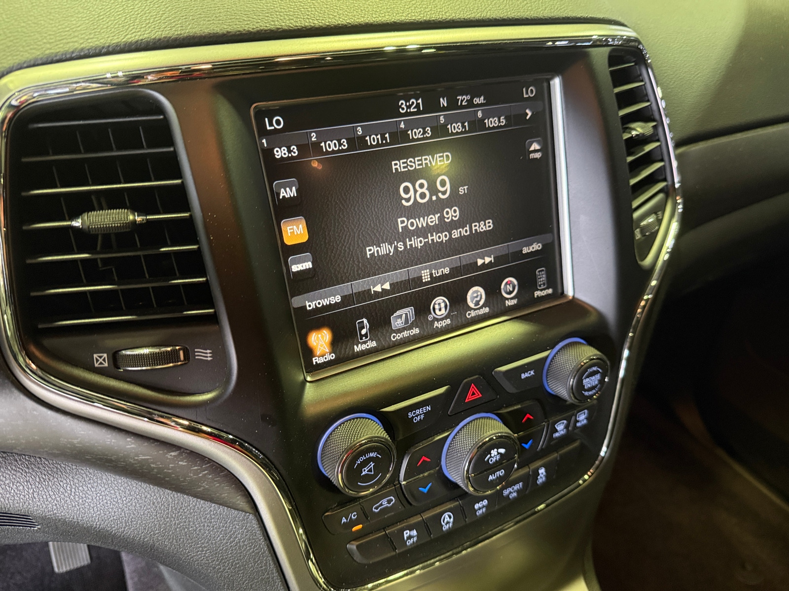 Thumbnail: 2017 Jeep Grand Cherokee - 3