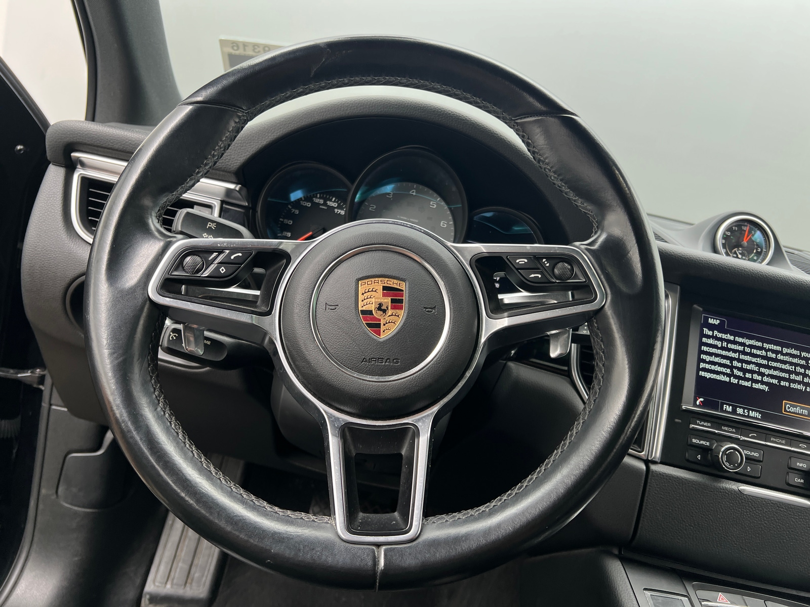 Thumbnail: 2016 Porsche Macan - 4