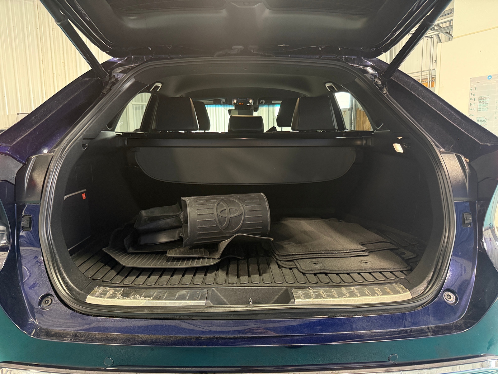 Thumbnail: 2021 Toyota Venza - 6