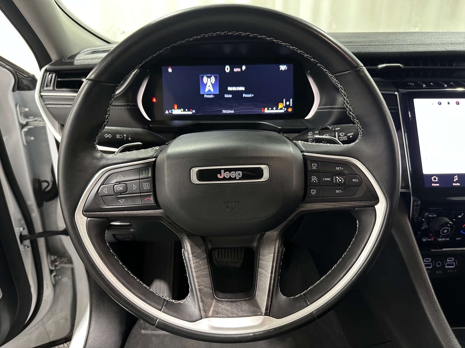 Thumbnail: 2021 Jeep Grand Cherokee L - 4